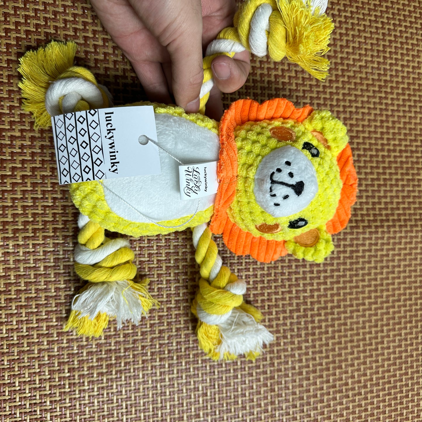luckywinky Pet toys It offers a more suitable shape for easy carrying.