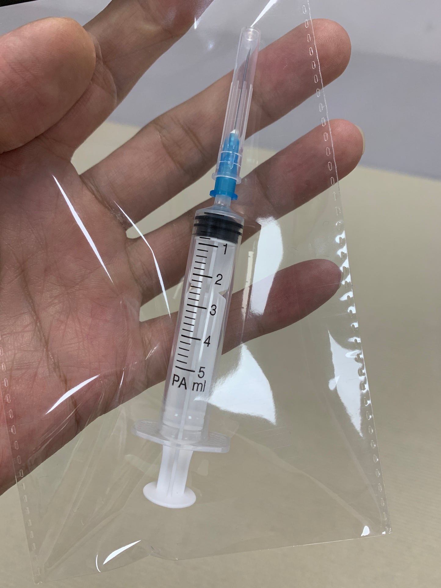 FrontiScik Medical syringes A syringe that anyone can use easily.