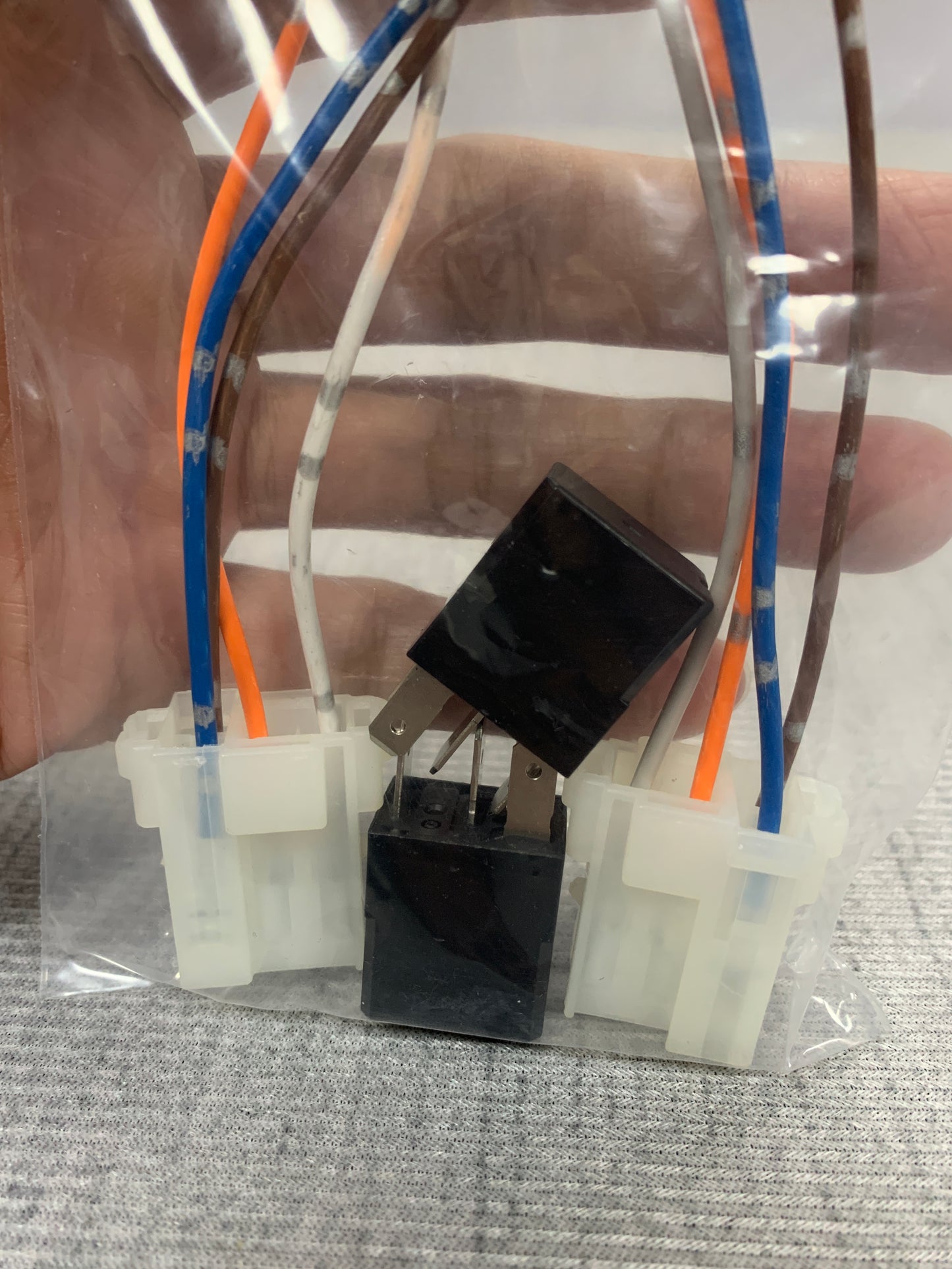 KEBAOLER Electric wire harnesses for automobiles suitable for flexible wires of LED lighting strips, for use in car gardens, car bells and speakers