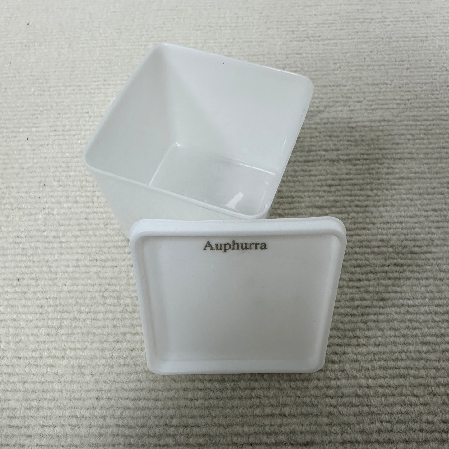 Auphurra Containers for household or kitchen use Wherever you go, you can take soup, gravy, sauce or anything you want with you.