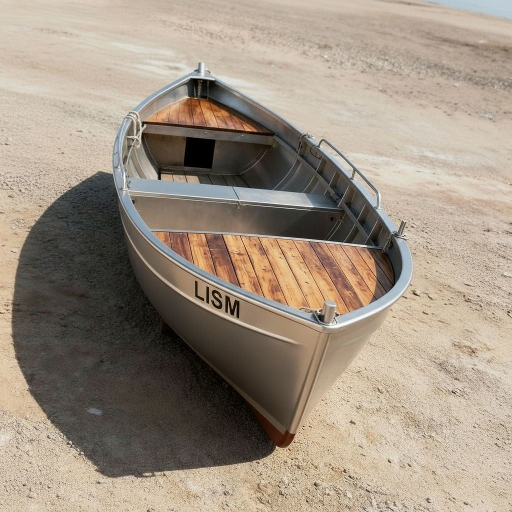 LISM Fishing boats A fishing boat that can accommodate 4 to 6 adults, with a fish tank, suitable for hunting, fishing, rescue and travel.