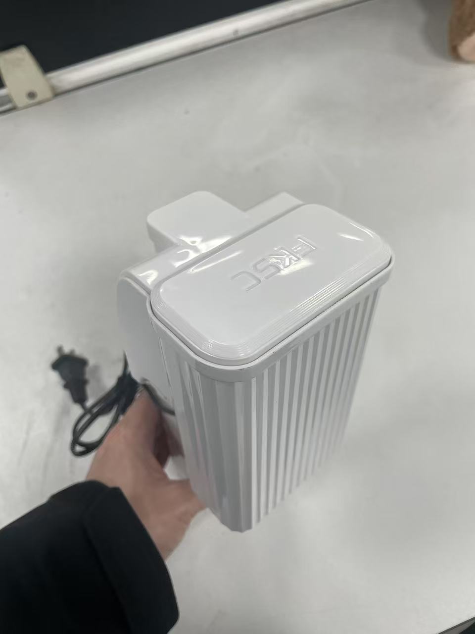 FKSC Filters for aquaria It is made of durable ABS plastic, ensuring stable operation over a long period of time.