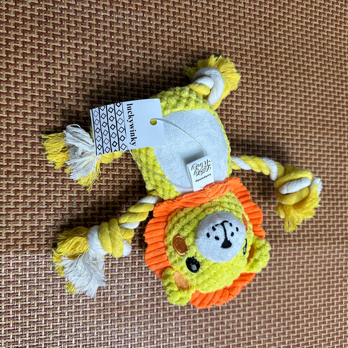 luckywinky Pet toys  It offers a more suitable shape for easy carrying.