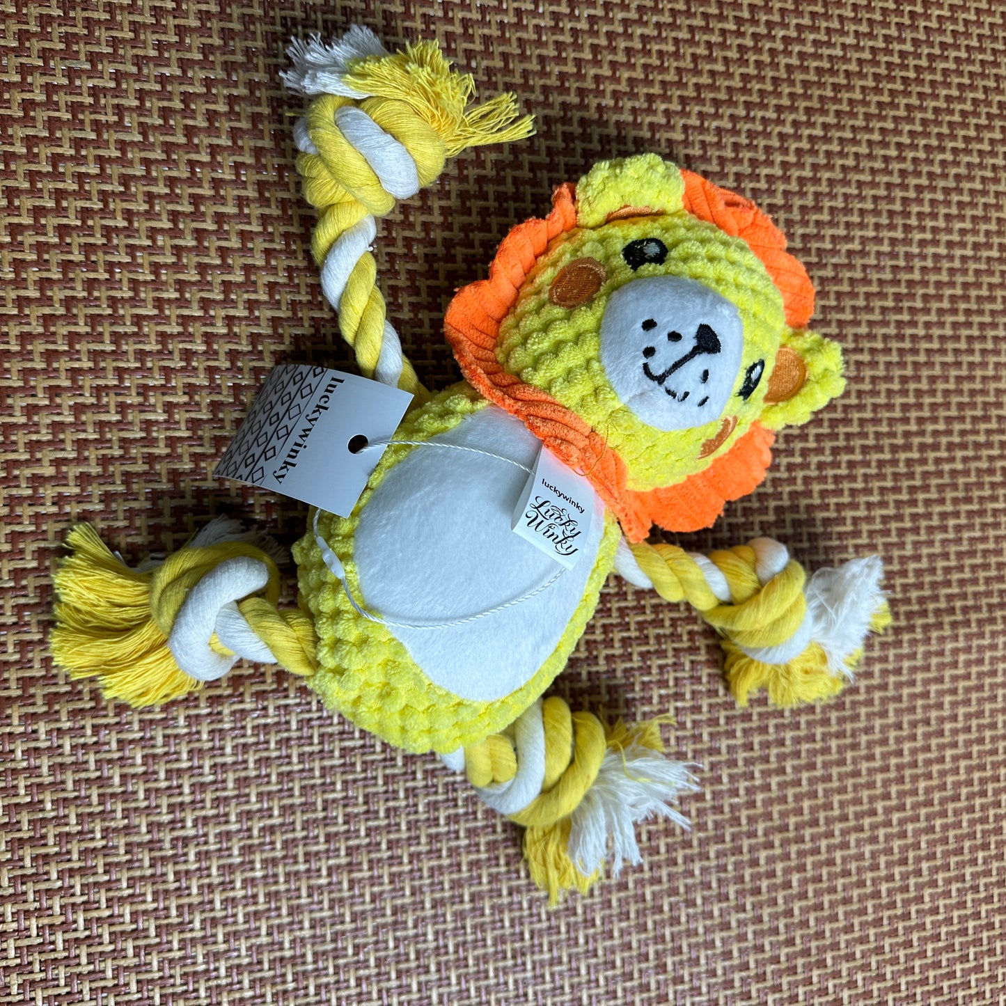 luckywinky Pet toys  It offers a more suitable shape for easy carrying.