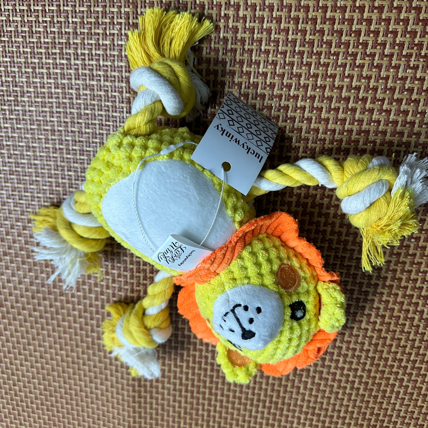 luckywinky Pet toys  It offers a more suitable shape for easy carrying.