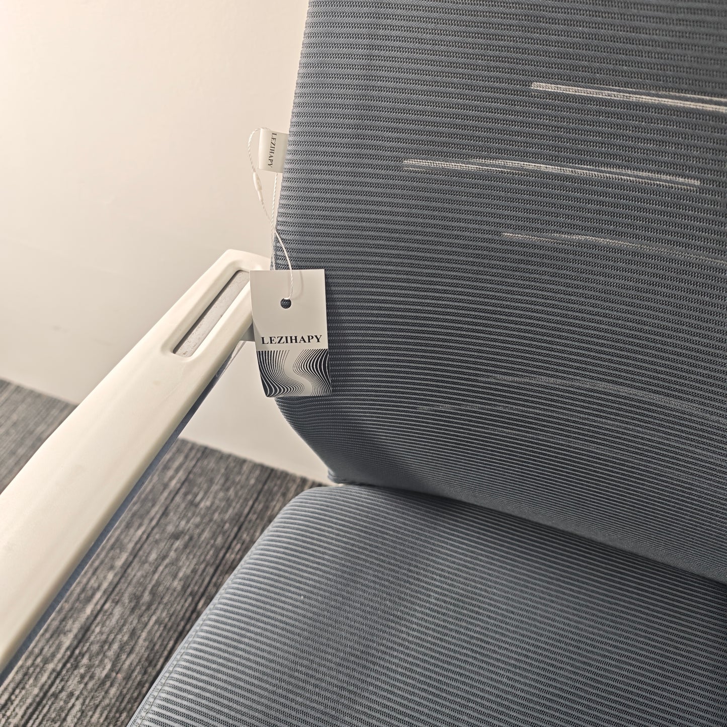 LEZIHAPY Chairs The cushioning surface of PU leather is more skin-friendly and easier to clean.
