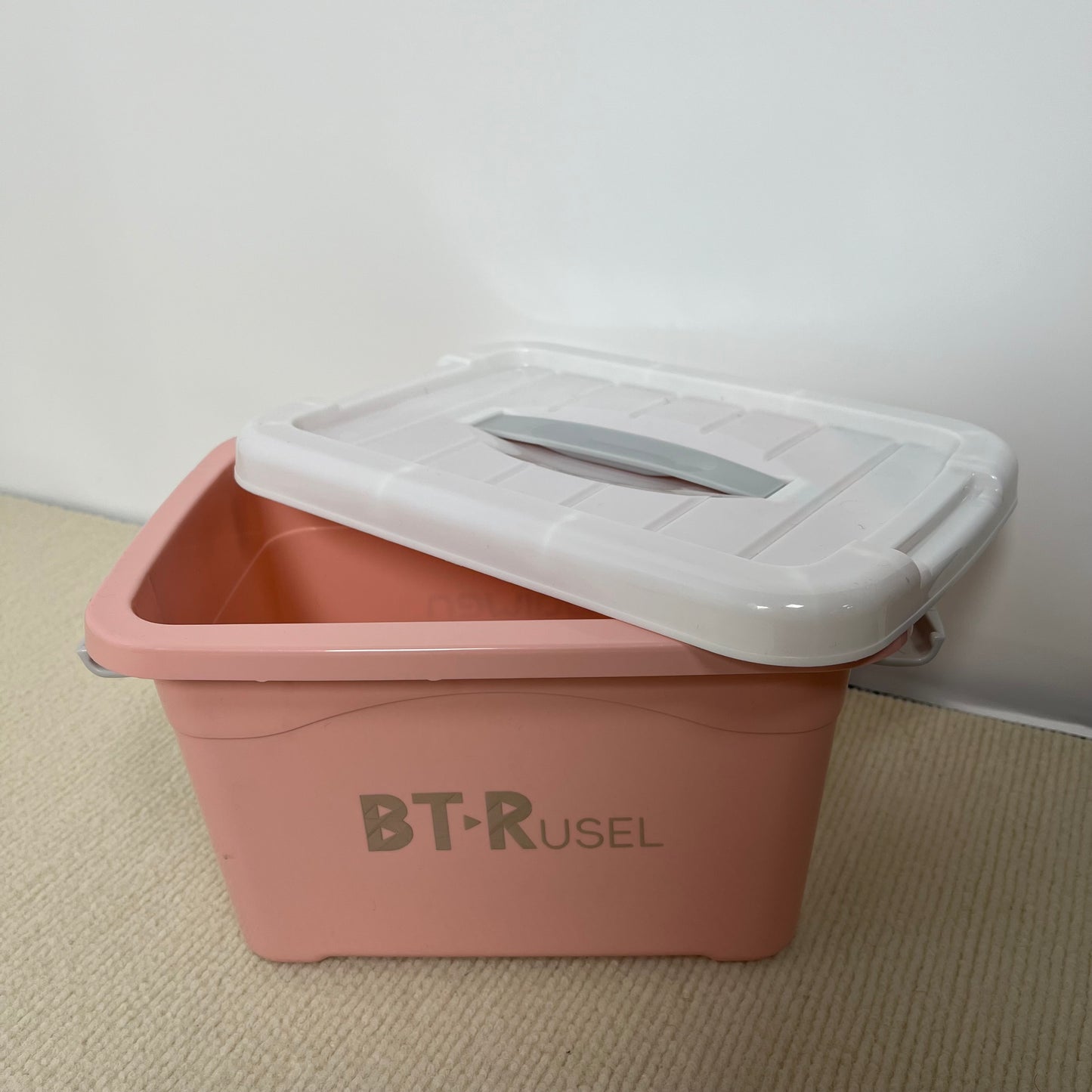 BT.RUSEL Non-metal chests Plastic Storage Box with Lid and Latches -Durable Nestable Stackable Containers
