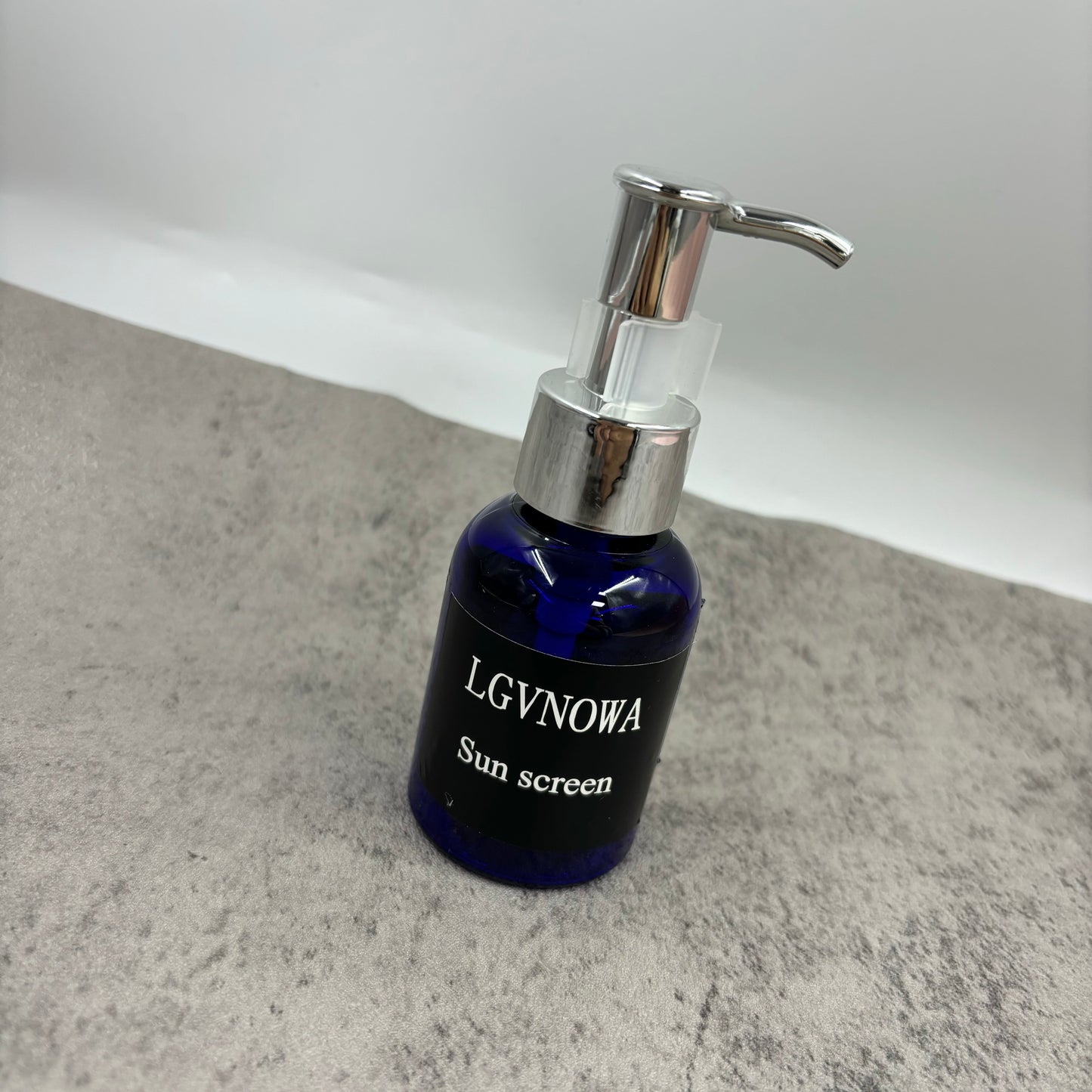 LGVNOWA Sun screen Easy to apply, non-greasy, non-white, durable sunscreen, waterproof and sweat resistant