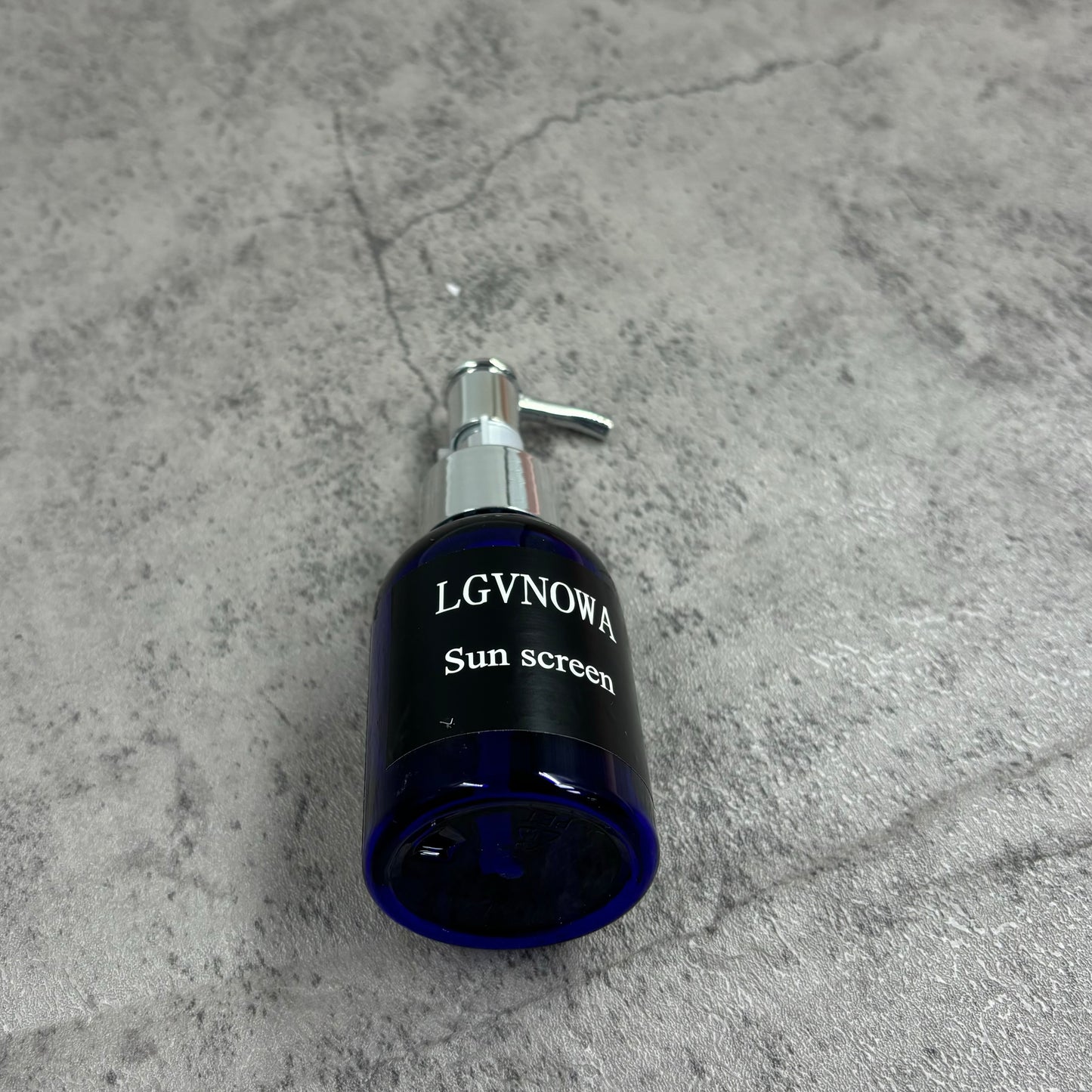 LGVNOWA Sun screen Easy to apply, non-greasy, non-white, durable sunscreen, waterproof and sweat resistant
