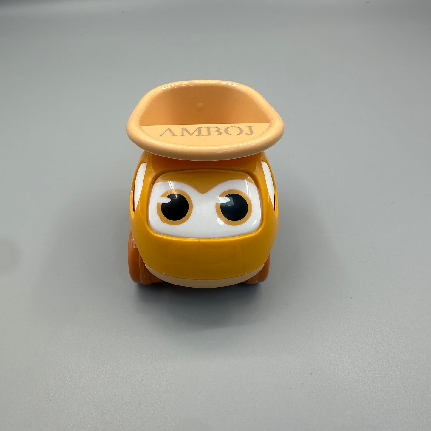 AMBOJ toy vehicles It is suitable for children to hold and carry. Kids can play with it anytime and anywhere, such as while waiting for dinner or boarding