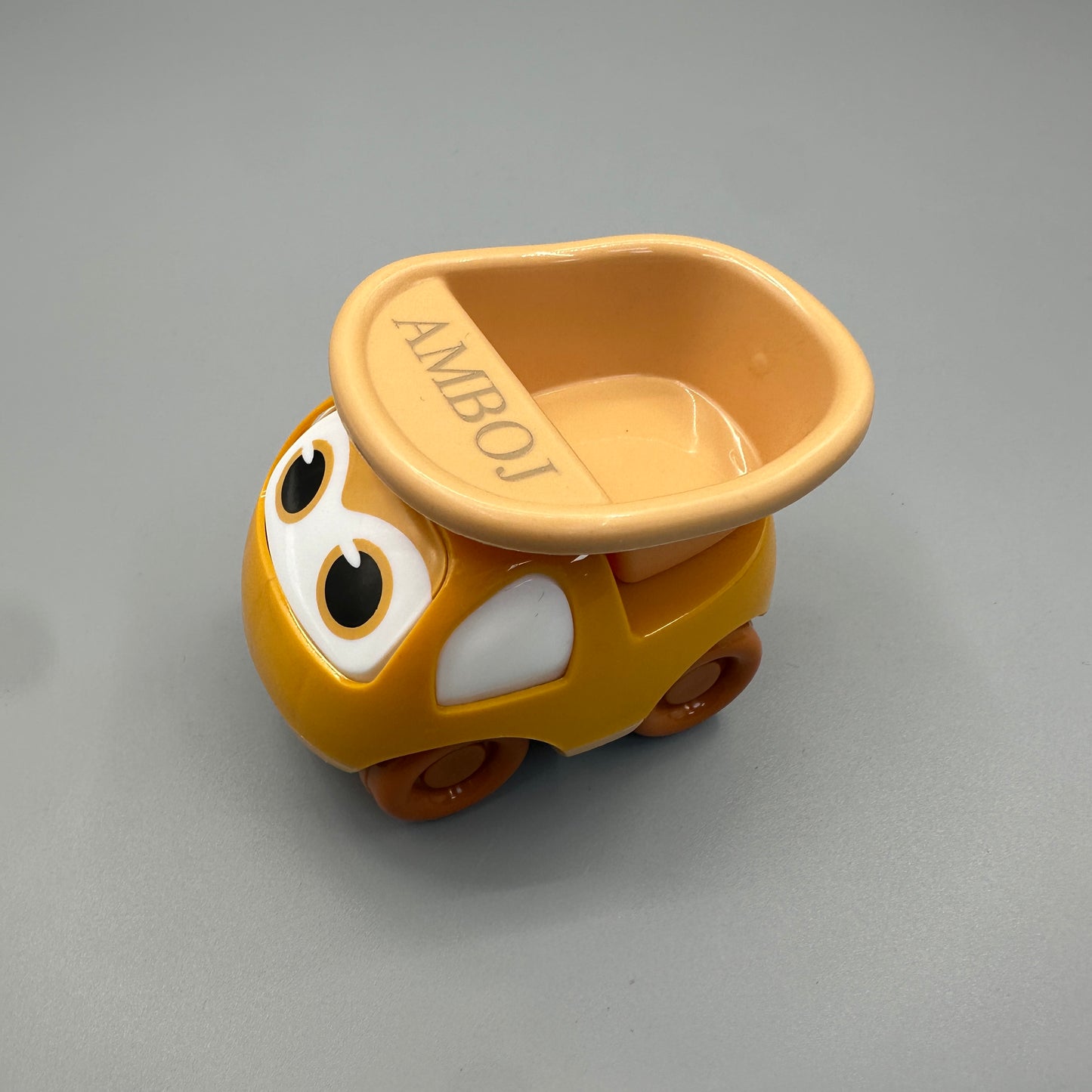 AMBOJ toy vehicles It is suitable for children to hold and carry. Kids can play with it anytime and anywhere, such as while waiting for dinner or boarding