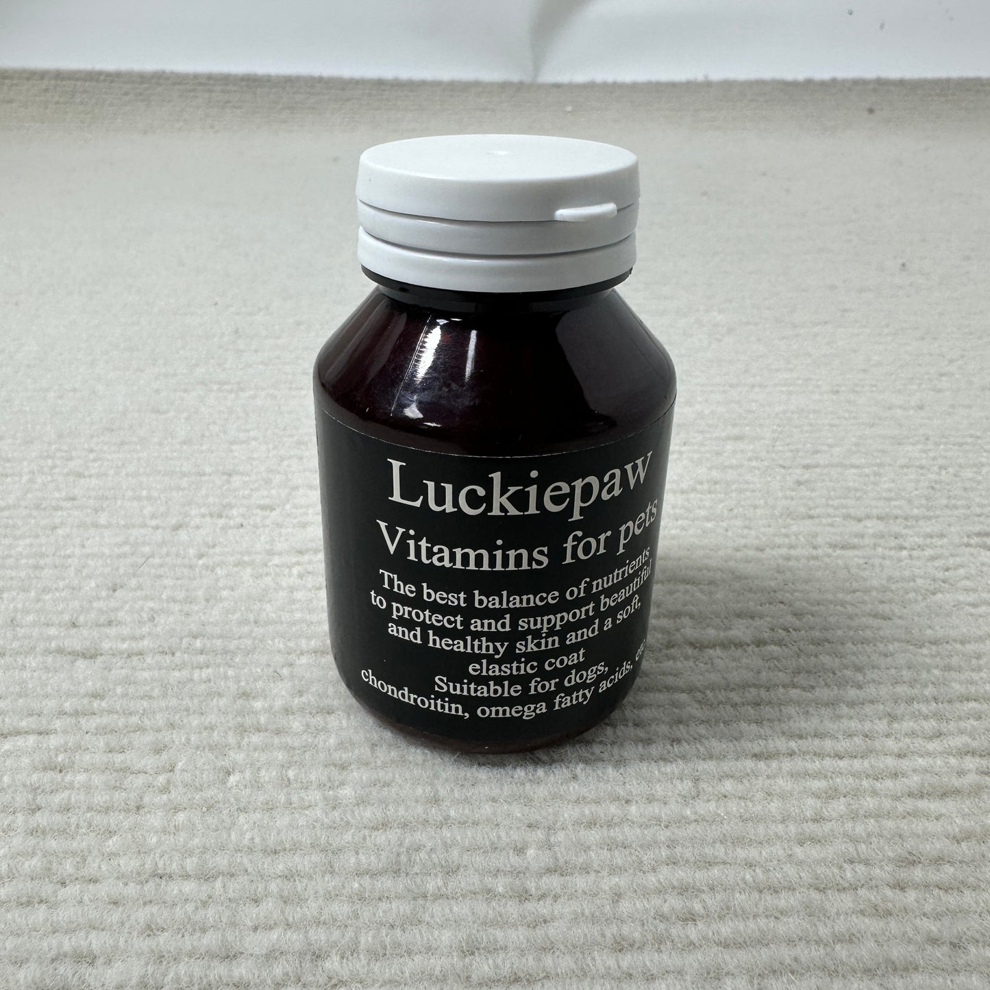 Luckiepaw Vitamins for pets It is used for skin and coat, hip joints and joints, digestion, and vitamins for senior dogs and puppies