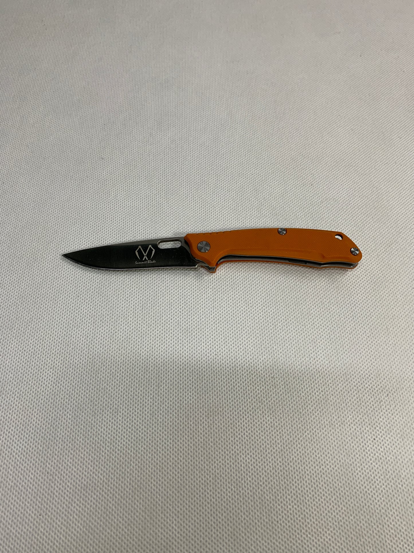 Summit Blade Folding knives A sturdy and durable folding knife, suitable for outdoor and survival use.