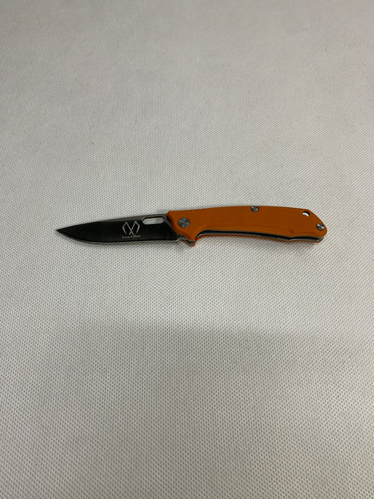 Summit Blade Folding knives A sturdy and durable folding knife, suitable for outdoor and survival use.