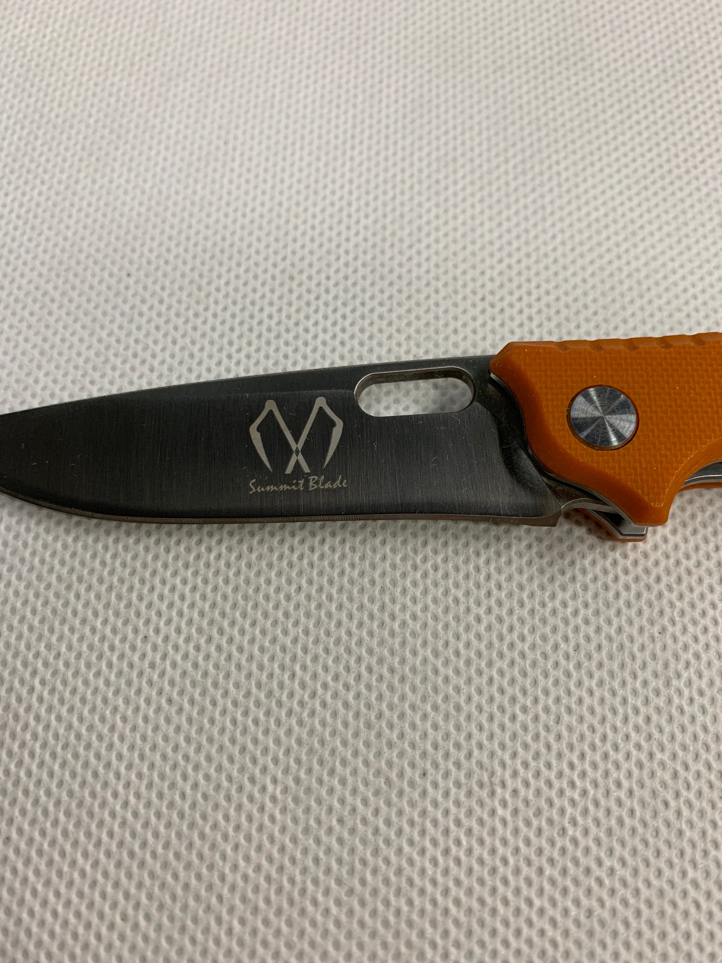 Summit Blade Folding knives A sturdy and durable folding knife, suitable for outdoor and survival use.