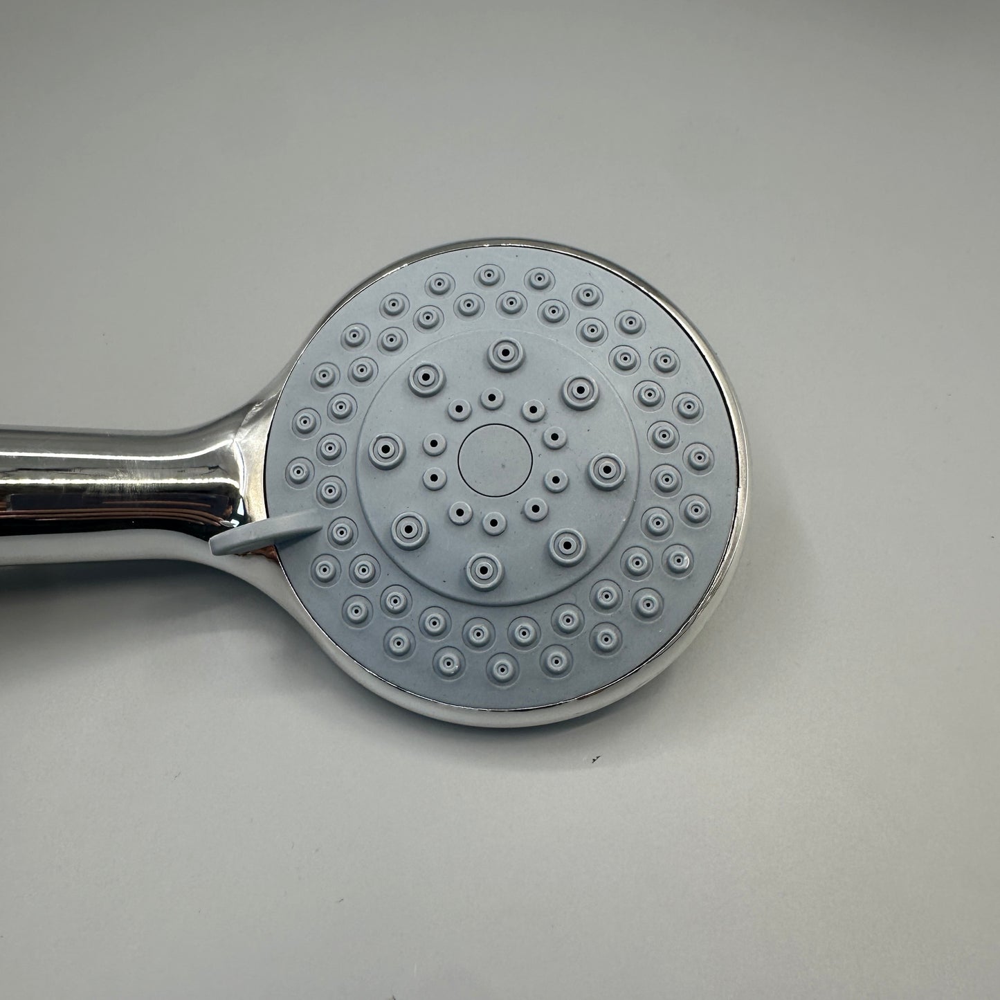 EASEZEN Showers It is equipped with a self-cleaning and anti clogging nozzle to prevent the accumulation of dirt inside