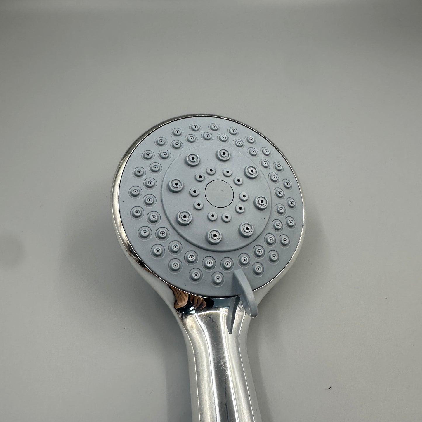 EASEZEN Showers It is equipped with a self-cleaning and anti clogging nozzle to prevent the accumulation of dirt inside